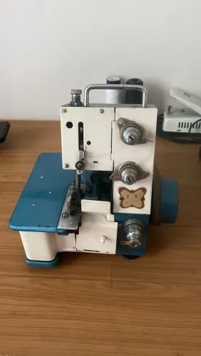 Máquina overlok portátil