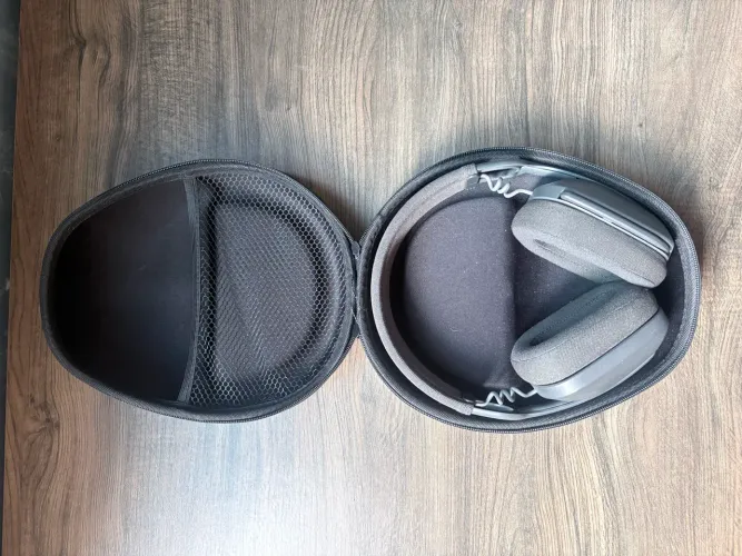 Headset Logitech Zone 100 + Suporte + Case