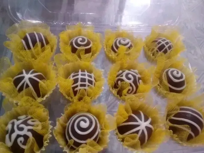 100 minis trufas decoradas por apenas 70 Reais!!!