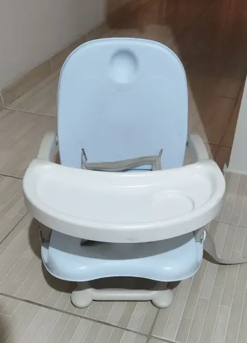 Cadeirinha de alimentação portátil