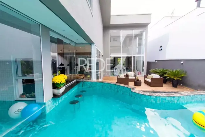 Casa em Condomínio de Luxo na Vila dos Plátanos, Campinas-SP 3 Quartos, 3 Suítes, 4 Salas