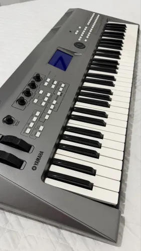 Teclado yamaha mm6