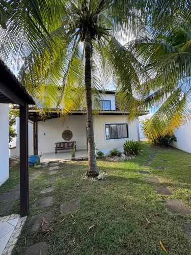 Casa Duplex em Piatã, 210m², 4/4 sendo 3 suítes, suíte master com varanda, 200m da Praia