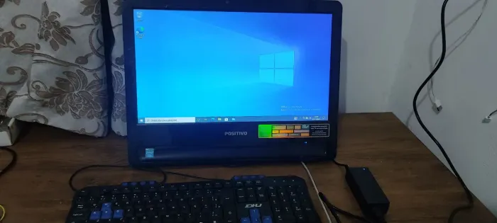 PC DE MESA .All-in-One Positivo Union C1260 | 4GB RAM | 500GB HD | TV Digital | Tela 18.5"