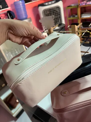 NECESSAIRE FEMININA LINDAS?