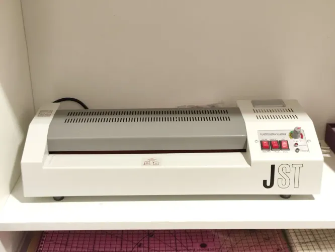 Plastificadora e Laminadora Profissional JST 220V + Brindes