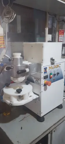 Vendo uma máquina de fazer salgado 13.000 por4999.00