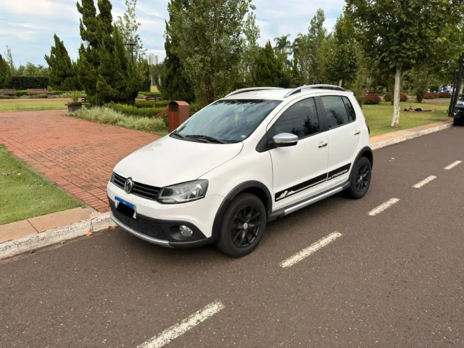 Volkswagen Crossfox 1.6 MI Total Flex 8V 5P 2011