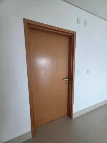 Porta de madeira laminada folha lisa com 92cm, completa 