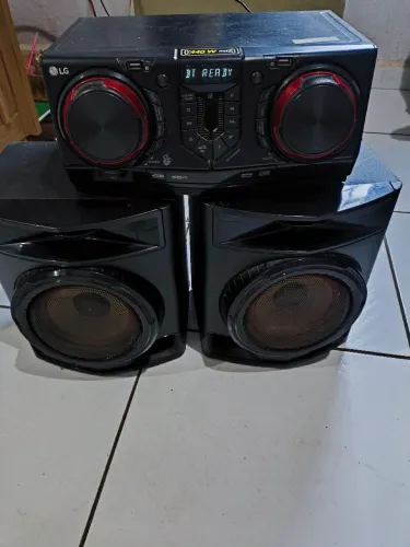 Vende-se caixa de som de 440w da lg