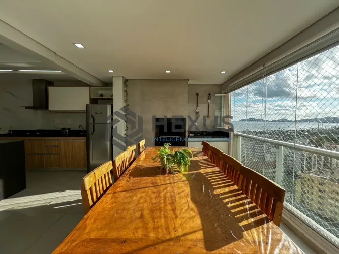 Apartamento com varanda gourmet vista mar e lazer na Praia da Enseada, Guarujá