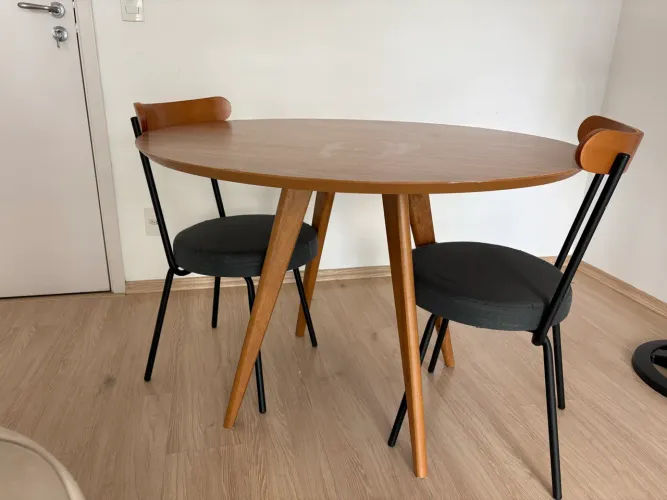 Conjunto de Mesa com 2 cadeiras