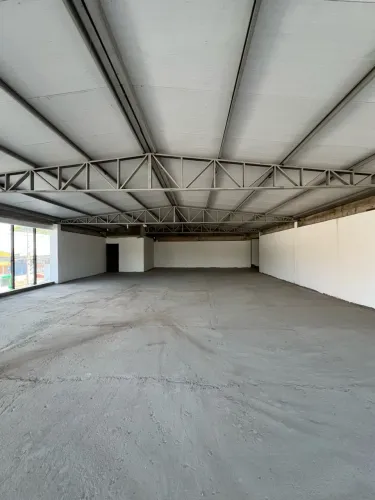 Alugo Espaço Comercial na Av Miguel Sutil, próximo ao parque mãe Bonifácia