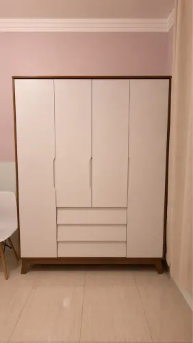 Guarda-roupa infantil 4 portas - ótimo estado