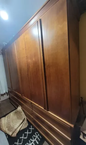 OPORTUNIDADE Guarda-roupas madeira maciça com 6 portas