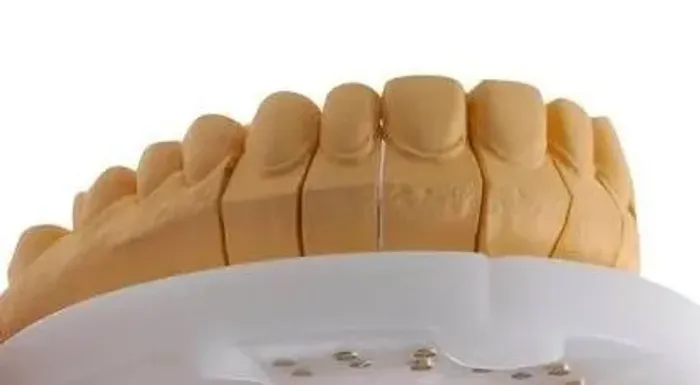 Auxiliar de prótese dentária com experiência no setor de preparação (pia)