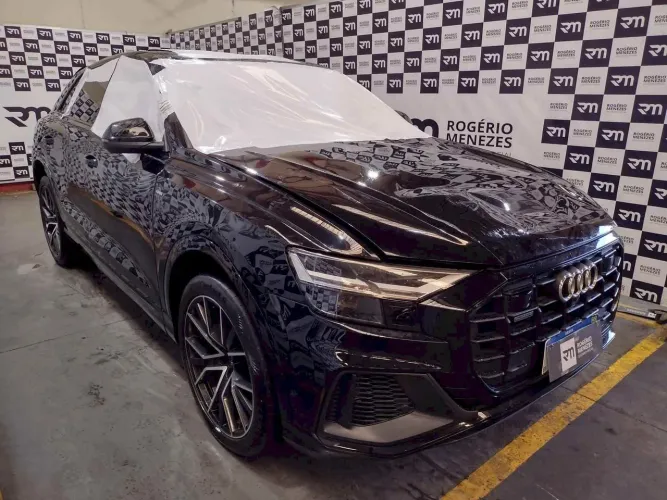 Sucata Audi Q8 2023