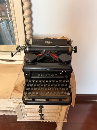 Maquina de escrever antiga royal