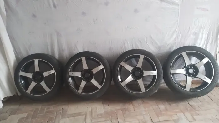 Vende se rodas com pneus aro 17