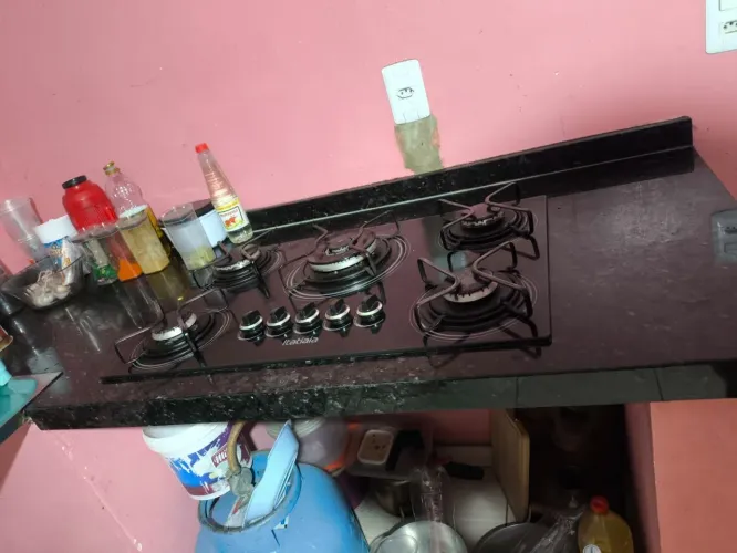 Vendo pedra Ubatuba  e fogão Cooktop Itatiaia