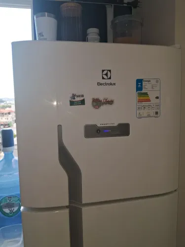 Vende-se linda e nova geladeira Electrolux