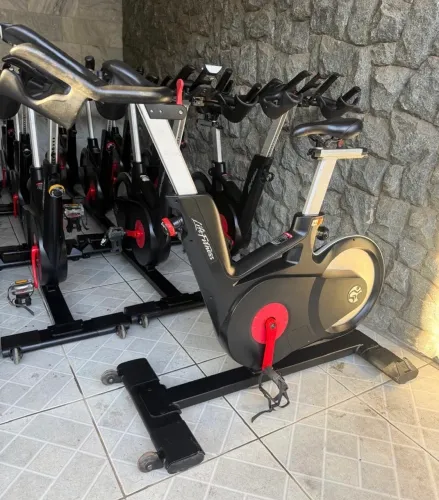 Bike Indoor / Spinning Life Fitness IC6 - Profissional Performance Internacional