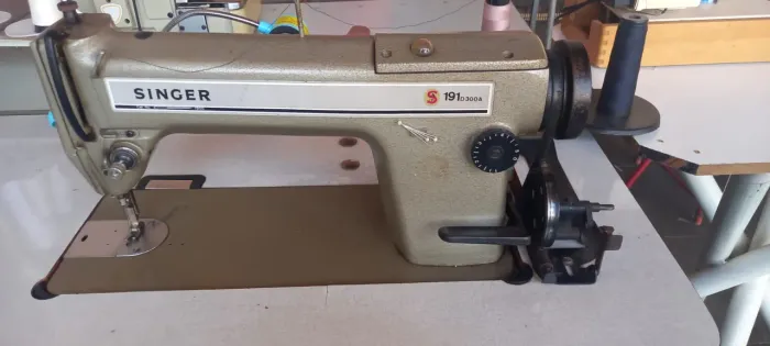 Máquina de costura singer industrial reta