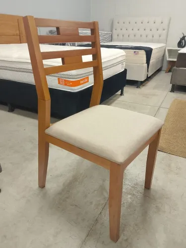 Cedeira em madeira maciça milênio, assento em linho fino modelo Premium