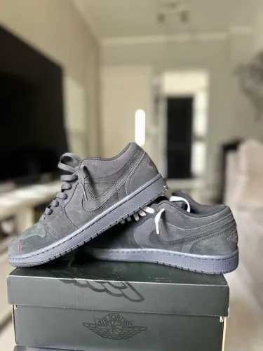 Air Jordan 1 Low Se Craft Dark Smoke red