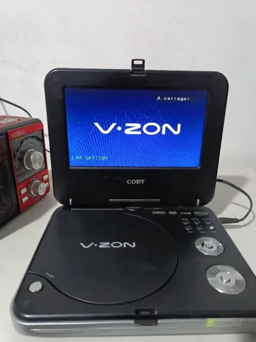 Dvd portátil e rádio no estado