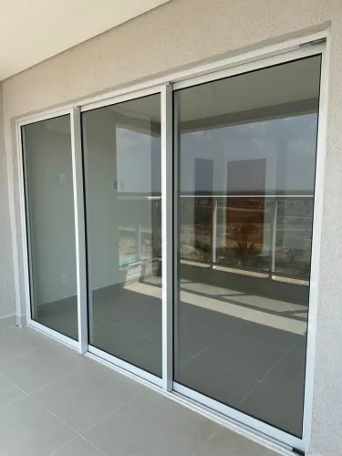 Esquadrias 3x2,10 m2, três portas separadas sem trilhos)