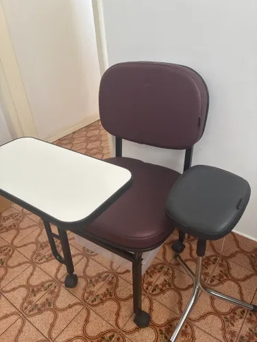 Mesa + Apoio de Pé para Manicure ?