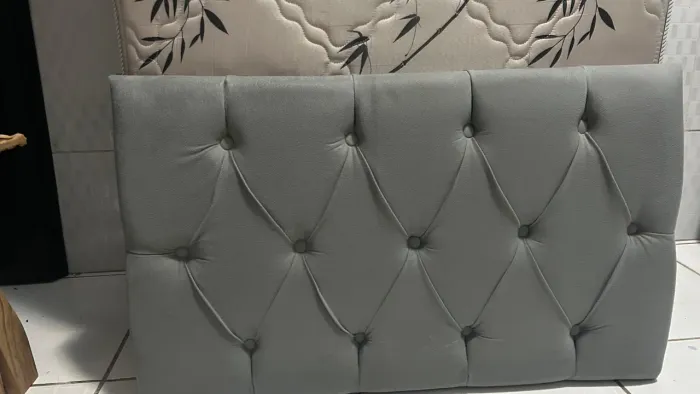 Cama de solteiro com cabeceira 