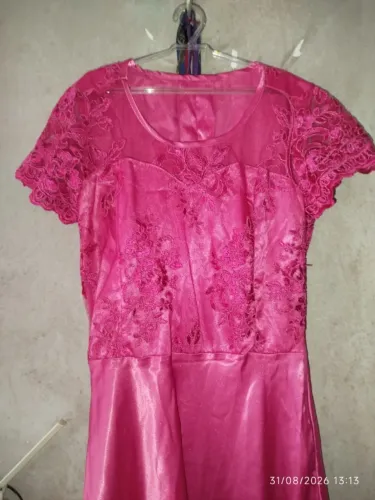 2 vestido, 1 rosa bebê e outro rosa choque os dois por 100 e individual 70