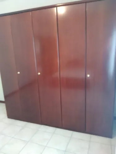 Jogo de quarto com ropeiro e cama com colchão 