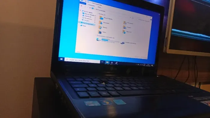  Notebook LG/ i3 3 Geração/ 8GB DDR3/SSD 64GB/ HDMI/ Windows 10