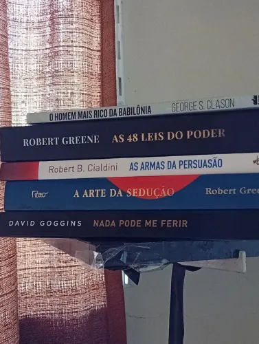 Vendo 5 livros por 250