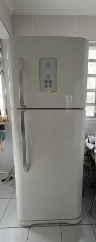 Geladeira Electrolux branca 433 litros