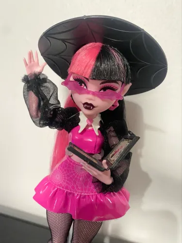 Monster High Draculaura Core Refresh G3