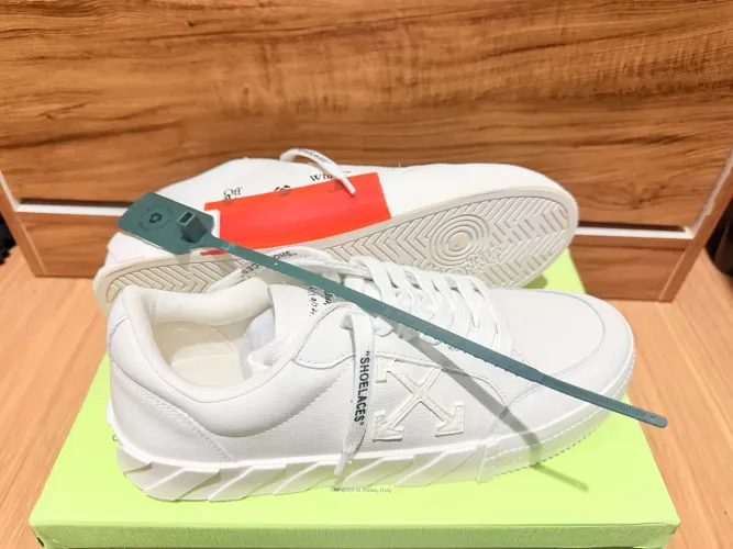 Tênis off white novo original 42