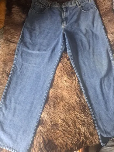 Calça de marcas novas lindas