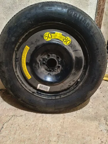 Roda com pneu estepe fino Evoque 155 80 R 18