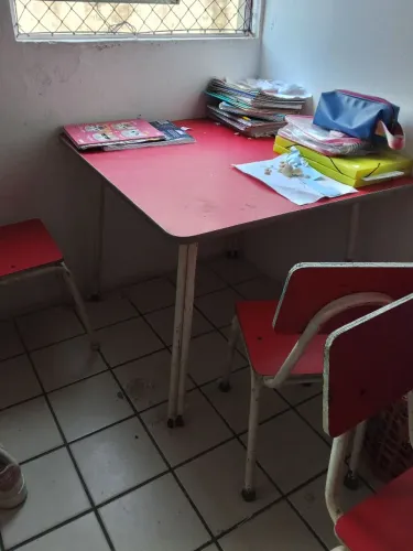 Mesa Infantil com 3 Cadeiras