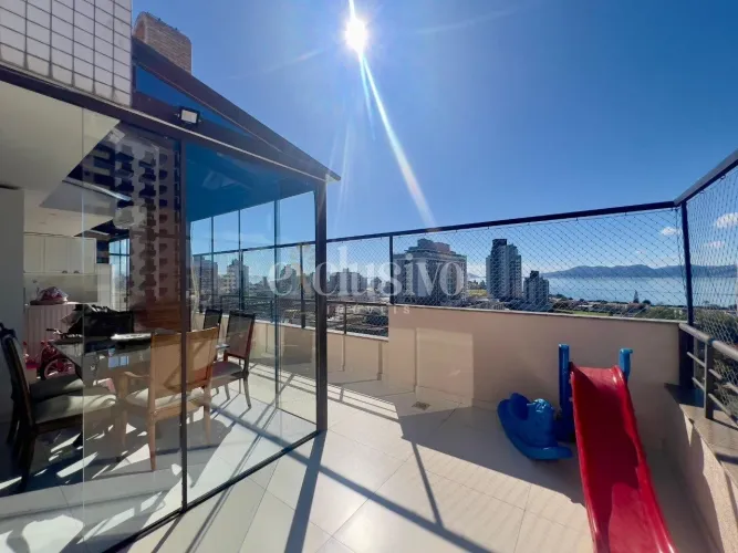 Cobertura com Vista para o Mar e 3 Dormitórios em Localização Estratégica