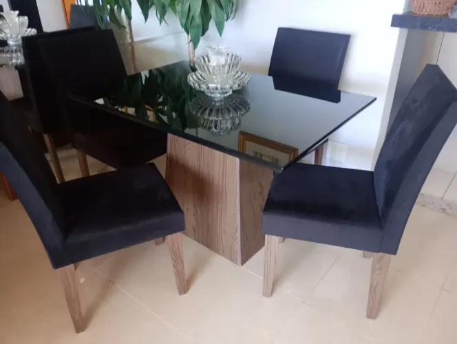 Mesa com 4 cadeiras