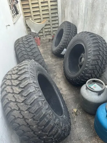 Rodas 20 - 6 furos - com Pneus 37 x 13.50 x R20 LT- Troller + Hilux + Triton