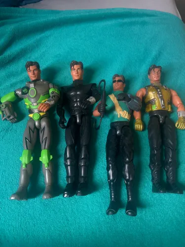 Vendo bonecos max steel