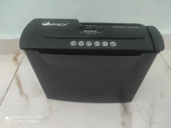 Fragmentadora de papel com cesto, 6 folhas em tiras, 110v, S601, App-Tech - CX 1 UN