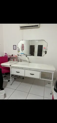 Maca de estética, sobrancelha, cílios, depilação. 2 gavetões