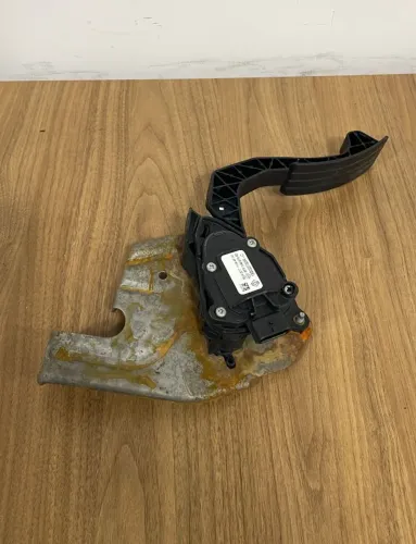 Pedal acelerador sandero